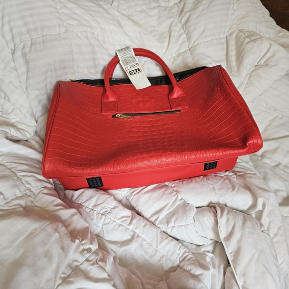 Red  Crocodile Tote&Carry Weekender - Picture 2 of 4